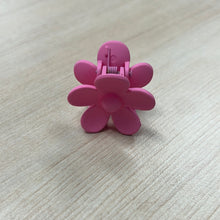 Load image into Gallery viewer, Small Flower Clip