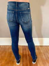 Load image into Gallery viewer, High rise medium wash jean
