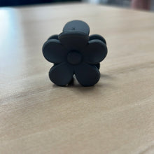 Load image into Gallery viewer, Small Flower Clip