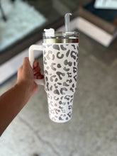 Load image into Gallery viewer, 40 oz Tumbler w Handle