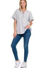 Load image into Gallery viewer, RAW EDGE BUTTON SHORT SLEEVE TOP